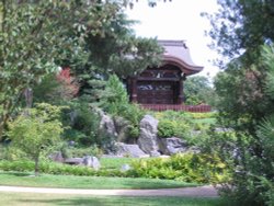 Kew Royal Botanical Gardens. August 2006. Japanese garden. Wallpaper