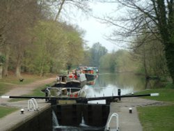 Cassiobury Park, Watford. The canal dwellers awake Wallpaper