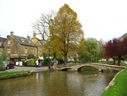 Autumn colours, Bourton-on-the-Water, in the Cotswolds.