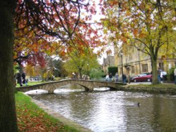 Bourton-on-the-water, Gloucestershire, in November. Wallpaper