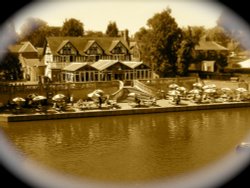 Moorings and Riverside Pub viewed from Wallingford Town Bridge, Oxfordshire Wallpaper