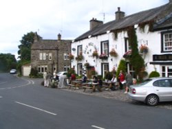 Blue Bell Inn, Kettlewell, Wharfedale, Yorkshire Dales National Park, North Yorkshire. Wallpaper