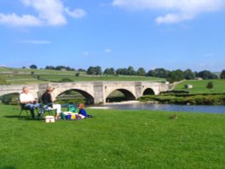 Burnsall Bridge, Wharfedale, Yorkshire Dales National Park. Wallpaper