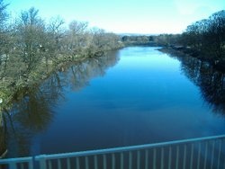 View from the Tour Bus. A river in Glasgow Wallpaper