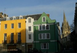 Oxford - Oriel Square and the spire of the University church of St Mary the Virgin. Wallpaper