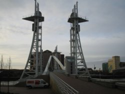 Lifting Bridge, Salford Quays, Salford, Greater Manchester. Wallpaper