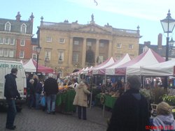 Newark-on-Trent, Nottinghamshire. Market Place with Newark Townhall in background, 02/12/2006 Wallpaper