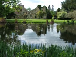 Scotney Castle in Lamberhurst, Kent. Wallpaper