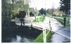 Bridge over Windrush River, Lower Slaughter, Gloucestershire. Wallpaper