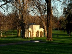 Hyde Park Temple, London. Spring, Dawn and Dusk. Wallpaper