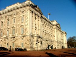 Buckingham Palace, London. Spring, Dawn and Dusk. Wallpaper