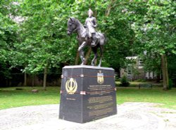 Vandalised statue of Mahrajah dulep Singh, on Butten island Wallpaper