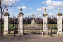 The Bullring Gate Royal Hospital, Chelsea
SW3 Wallpaper