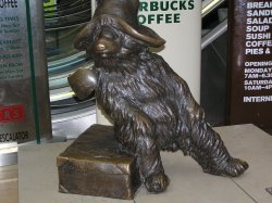 Bronze statue of Paddington Bear, Paddington railway station, central London Wallpaper