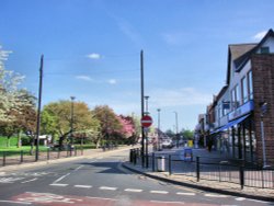 Looking down towards the shopping area, Central Avenue in West Bridgford, Nottingham . Wallpaper