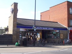 South Ealing Station (Piccadilly Line) Wallpaper