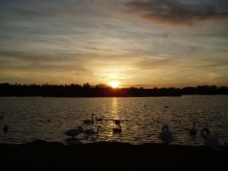 Sunset over Watermead Country Park, Leicestershire. 25th April 2007 Wallpaper