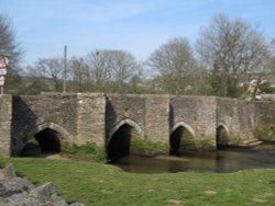 Lostwithiel, Cornwall. A very old bridge built around middle of the 13th century. Wallpaper