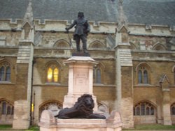 Statue of Oliver Cromwell, London Wallpaper