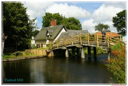 Flatford bridge and Cottage Wallpaper