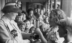 Fanny Leon awarding trophy