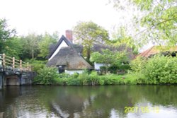 Flatford Mill, Flatford, Suffolk Wallpaper