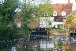 Flatford Mill, Flatford, Suffolk Wallpaper