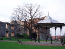 The grounds of Newark Castle at sunset Wallpaper