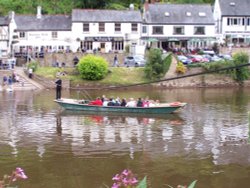 Symonds Yat ancient rope ferry, Herefordshire Wallpaper