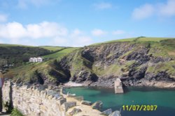 The Entrance to Port Isaac harbour, Cornwall Wallpaper