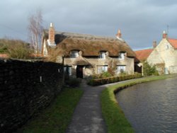 Thatched Cottage February 2004 Wallpaper