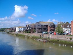 Lovely flats along the river in Arundel, West Sussex Wallpaper