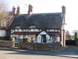 Thatched cottage in Brinklow Wallpaper