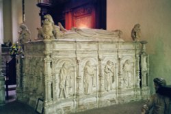 Howard tomb at St Michael's Church, Framlingham, Suffolk Wallpaper