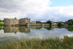 Leeds Castle, Maidstone, Kent Wallpaper