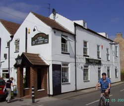 The White Hart public house, West Stockwith, Nottinghamshire Wallpaper