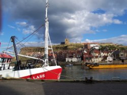 Whitby harbour, North Yorkshire Wallpaper