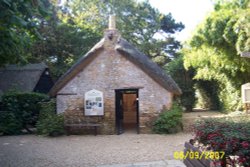 Decoy's cottage at Abbotsbury Swannery, Abbotsbury, Dorset Wallpaper