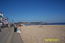 The beach at Lyme Regis, Dorset Wallpaper