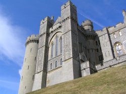 Arundel castle in morning sun Wallpaper