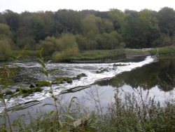 Sprotbrough weir, South Yorkshire Wallpaper