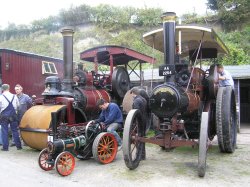 Three traction engines at Amberley steam day Wallpaper