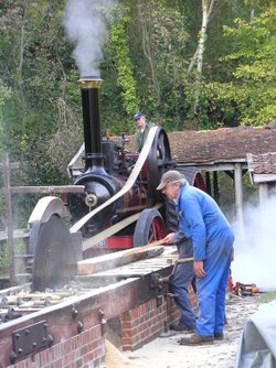 Traction engine Annie operates the rack saw bench at Amberley steam day