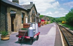 Station on the Keighley & Worth Valley Railway Wallpaper