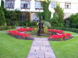 Fountain in courtyard garden, Coombe Abbey Wallpaper