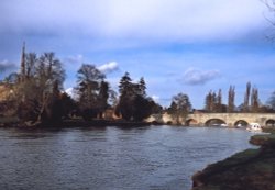 River Thames at Wallingford, Oxfordshire Wallpaper