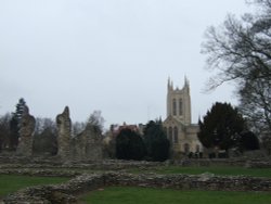 St Edmundsbury Cathedral from the Abbey garden Wallpaper