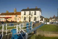 The Old Ship, Heybridge Basin, Essex Wallpaper