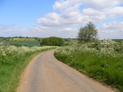 A busy road near Wing, Rutland! Wallpaper