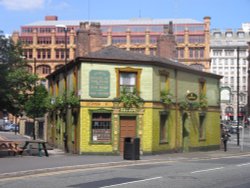 The Peveril of the Peak, Manchester Wallpaper